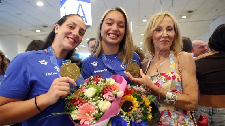 Επέστρεψαν Ελλάδα τα χρυσά κορίτσια του πόλο - Τι είπαν συγκινημένες οι παγκόσμιες πρωταθλήτριες