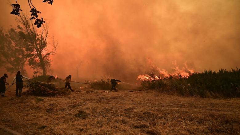 Η ενημέρωση της Πυροσβεστικής για όλα τα μέτωπα της φωτιάς - «Δύσκολη ημέρα και η Κυριακή»