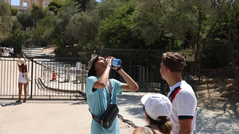 Νέο δελτίο της ΕΜΥ: Μέχρι Δευτέρα ο καύσωνας - Από ποιες περιοχές αρχίζει σταδιακή υποχώρηση