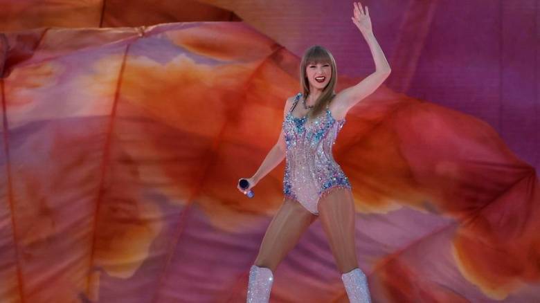 Νέοι… μπελάδες για τον Μασκ: Το Grok κατηγορείται ότι έφτιαχνε πορνογραφικά βίντεο της Τέιλορ Σουίφτ