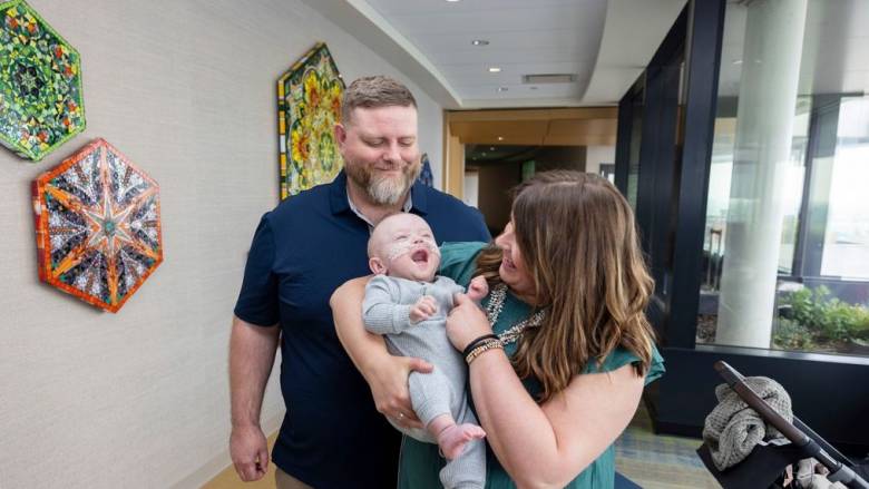 Το πιο πρόωρο μωρό στον κόσμο γιόρτασε τα πρώτα του γενέθλια