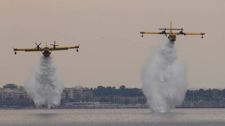 Η Ιταλία στέλνει στην Ελλάδα δύο Canadair για να βοηθήσουν στην κατάσβεση των πυρκαγιών