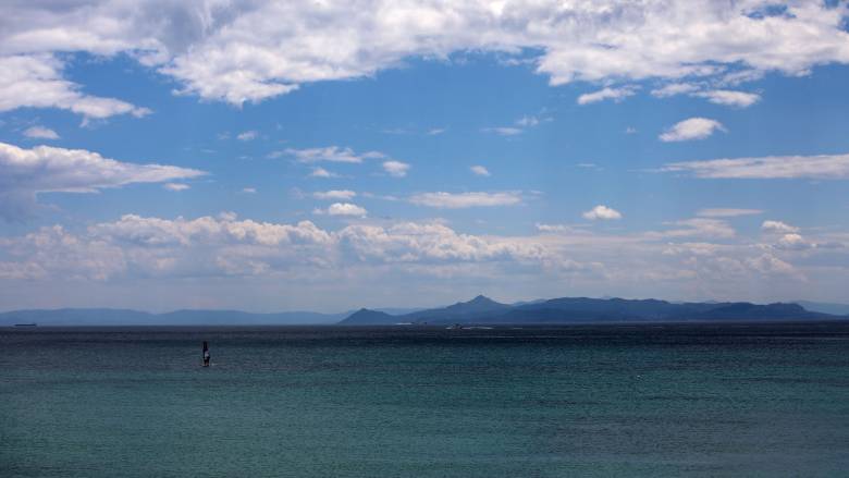 Μαρτυρία λουόμενου για το νεκρό δίχρονο κορίτσι στην παραλία Έδεμ: «Το είδα ξαπλωμένο στην άμμο»
