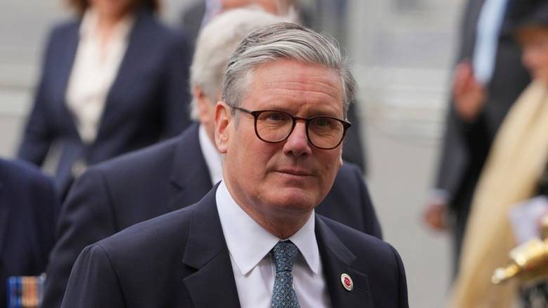 FT: Ο Στάρμερ ανακαλεί τους υπουργούς του από τις θερινές διακοπές για τη Γάζα