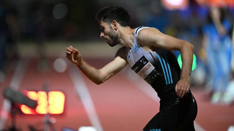 Τεντόγλου μετά το χρυσό: «Ήταν πολύ σκληρή η άμμος, θεώρησα επικίνδυνο να κάνω και άλλο άλμα»