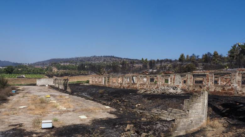 Νέο μήνυμα από το 112 στην Εύβοια - Συνεχίζεται η μάχη με τις αναζωπυρώσεις