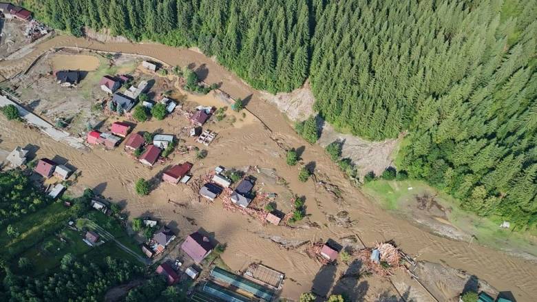 Τρεις νεκροί από πλημμύρες στη Ρουμανία - Εκατοντάδες εγκατέλειψαν τα σπίτια τους