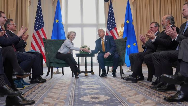 Ικανοποίηση για την εμπορική συμφωνία ΗΠΑ-ΕΕ: Οι όροι του deal