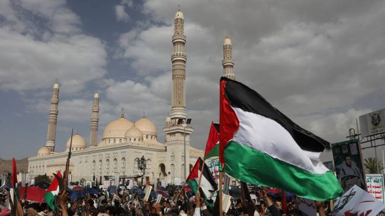 Στο στόχαστρο των Χούθι πλοία εταιρειών που έχουν συναλλαγές με το Ισραήλ