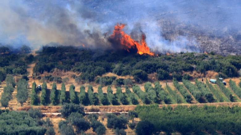 Φωτιά στη Λάρισα: Κάηκε πυροσβεστικό όχημα - Στο νοσοκομείο με εγκαύματα πυροσβέστες