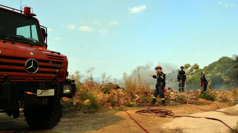 Υπό πλήρη έλεγχο οι πυρκαγιές σε Κορωπί, Χανιά - Συνεχίζουν να καίνε οι φωτιές σε Λάρισα, Λακωνία