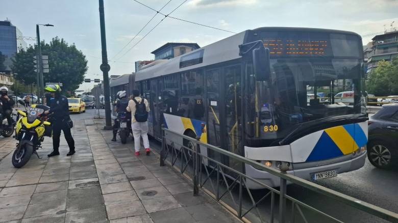 Σύγκρουση αστικού λεωφορείου με Ι.Χ στη Συγγρού - Έξι τραυματίες