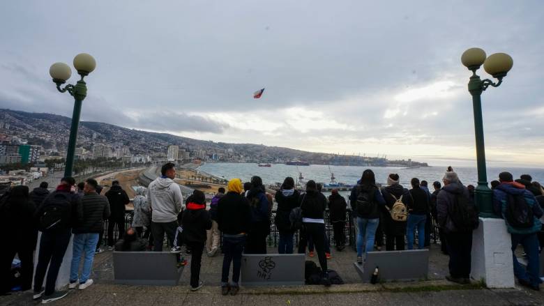 Τσουνάμι στον Ειρηνικό: 1,4 εκατ. πολίτες απομακρύνθηκαν από την ακτογραμμή της Χιλής