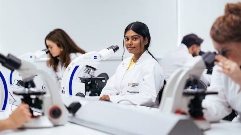 Από τη θεωρία στην ανακάλυψη – Σπούδασε Βιολογία στο Ευρωπαϊκό Πανεπιστήμιο Κύπρου