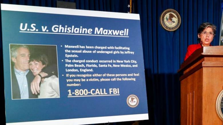 Η συνεργάτης του Έπσταϊν Γκισλέιν Μάξγουελ μεταφέρθηκε σε φυλακή στο Τέξας