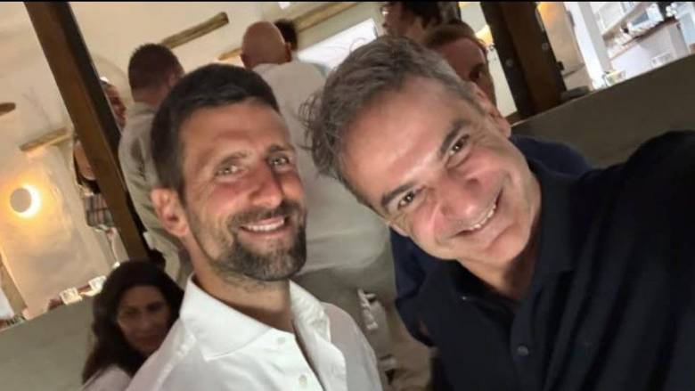Ο Κυριάκος Μητσοτάκης και ο Νόβακ Τζόκοβιτς συναντήθηκαν στην Τήνο