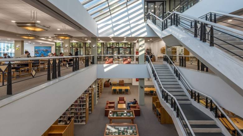 Πόσο σύγχρονες είναι, τελικά, οι υποδομές των σχολών μας;