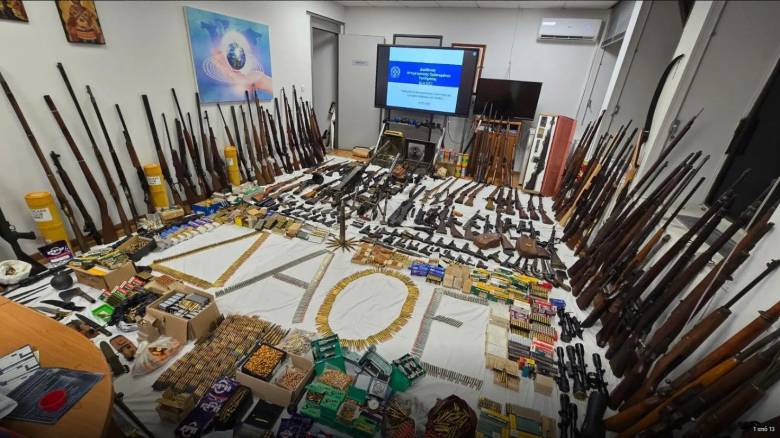 Κιάτο: Η ανακοίνωση της ΕΛ.ΑΣ. για το οπλοστάσιο στο σπίτι απόστρατου