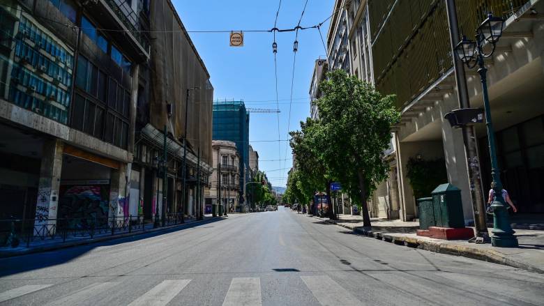 Άδειασε η Αθήνα - Όσα κατέγραψε ο φακός στο έρημο κέντρο της πόλης