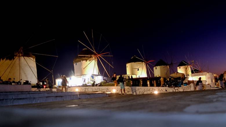 Τουρισμός πολλών ταχυτήτων: Κερδισμένοι και χαμένοι της σεζόν - Τι ισχύει με τα πρωτοκλασάτα νησιά