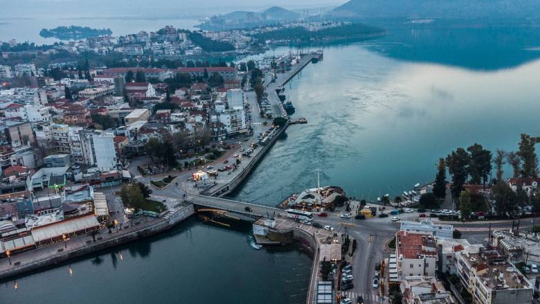 Βλάβη στην παλιά γέφυρα του Ευρίπου προκάλεσε κυκλοφοριακό χάος στη Χαλκίδα