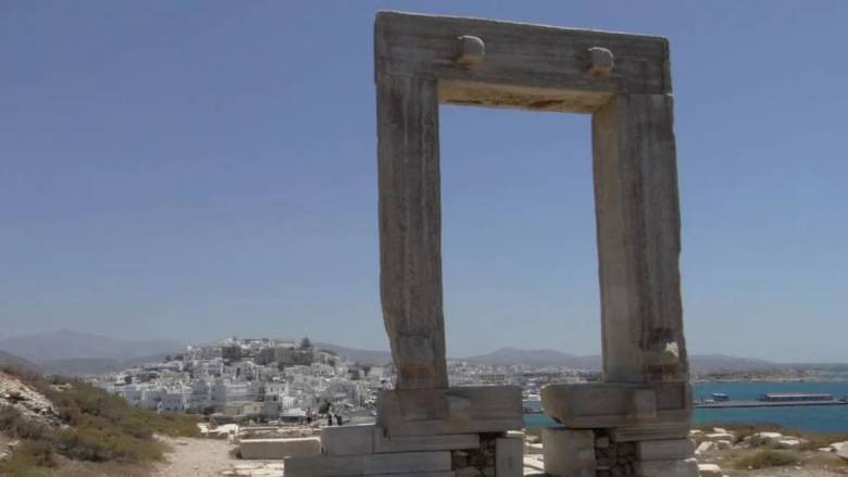 Νάξος: Έντονες αντιδράσεις για την τοποθέτηση συρματοπλέγματος στην Πορτάρα