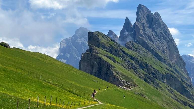 Βρετανός πλήρωσε 14.225 ευρώ την επίσκεψη στους Δολομίτες στην Ιταλία - Τι συνέβη