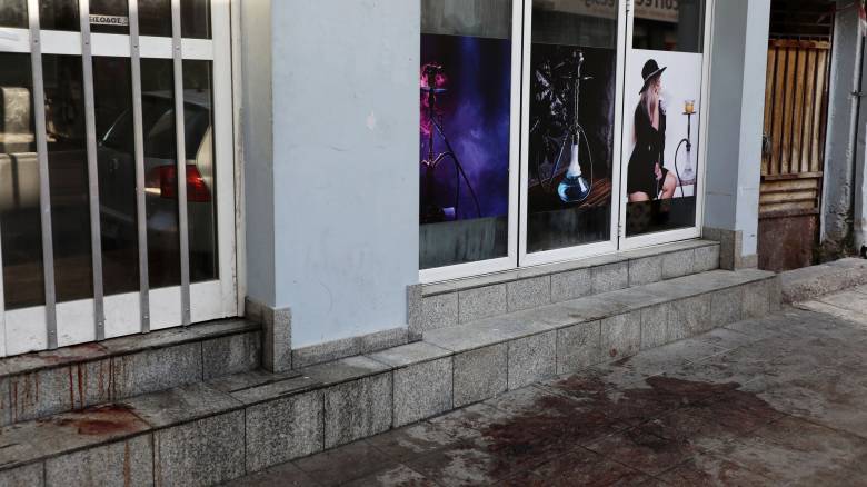 Έκρηξη σε καφετέρια στον Άγιο Παντελήμονα: Υπολείμματα χειροβομβίδας εντόπισαν οι πυροτεχνουργοί