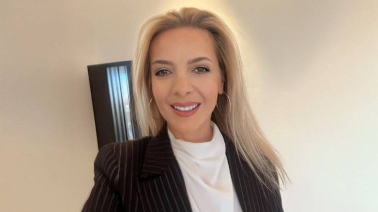 Πυρ ομαδόν από την αντιπολίτευση μετά την παραίτηση Σεμερτζίδου