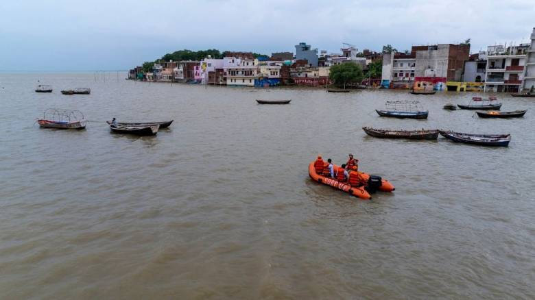 Πλημμύρες στην Ινδία: Τουλάχιστον 4 νεκροί και περισσότεροι από 100 αγνοούμενοι