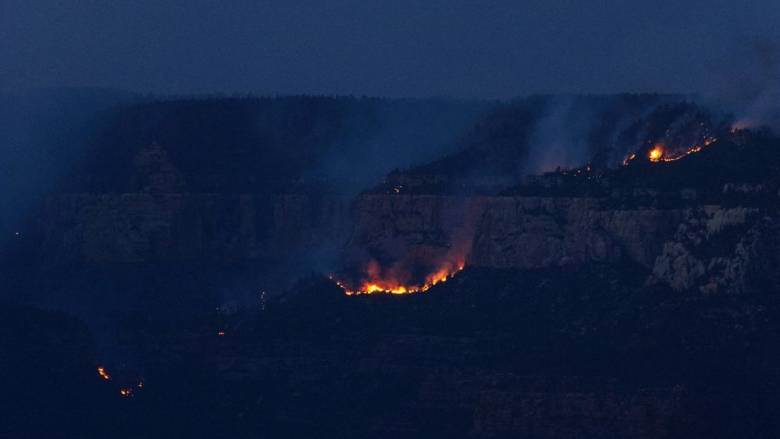 Μαίνεται εδώ και ένα μήνα η φωτιά στο Γκραντ Κάνιον - Στάχτη 500.000 στρέμματα