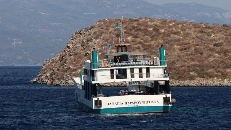 «Η θάλασσα δεν συγχωρεί αμέλεια»: Τι λέει πραγματογνώμονας για την προσάραξη στα Νέα Στύρα