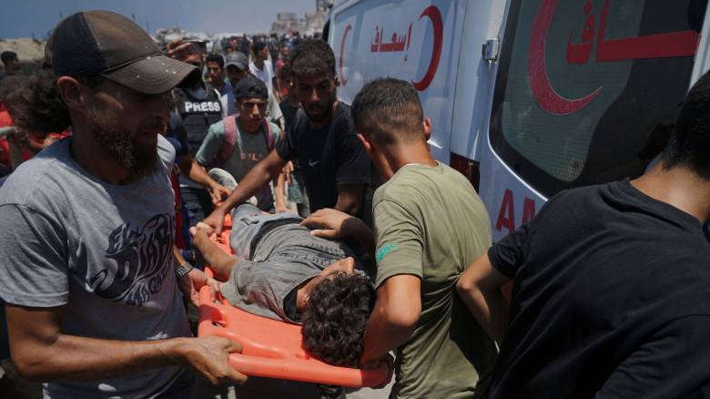 Γάζα: Ένα φορτηγό με τρόφιμα ανατράπηκε μέσα σε πλήθος -  Τουλάχιστον 20 νεκροί