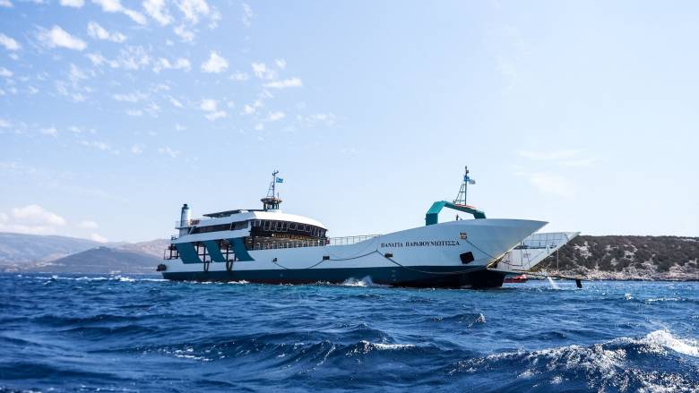 Το απόγευμα θα ξεκινήσει η επιχείρηση αποκόλλησης του πλοίου που προσάραξε σε ξέρα στα Νέα Στύρα