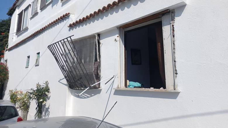 Έκρηξη σε ενοικιαζόμενα δωμάτια στην Ασπροβάλτα: Εξιτήριο για τη μία τραυματία