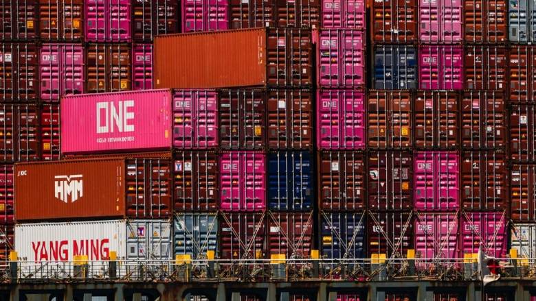 Έσοδα 50 δισεκατομμυρίων δολαρίων τον μήνα από τους δασμούς αναμένουν οι ΗΠΑ