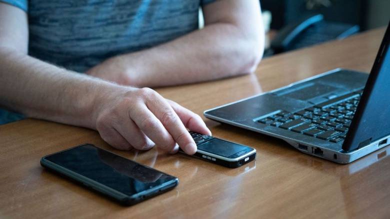 Νέο πρόγραμμα ψηφιακής εκπαίδευσης 6,8 εκατ. ευρώ για Αμεα και άτομα άνω των 65 ετών