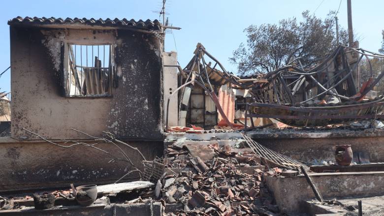 Ελεύθεροι με εντολή εισαγγελέα αφέθηκαν οι δύο συλληφθέντες για την πυρκαγιά στην Ανατολική Αττική