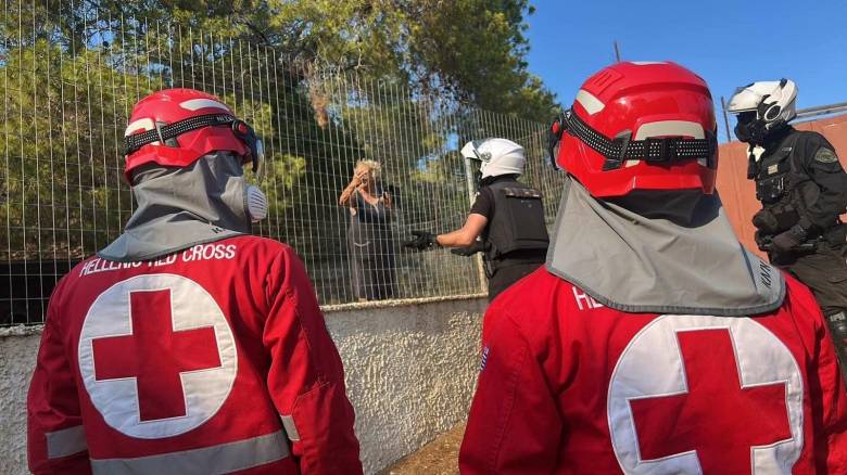 Ελληνικός Ερυθρός Σταυρός: Συγκινητική προσφορά των εθελοντών στα πύρινα μέτωπα της Αττικής