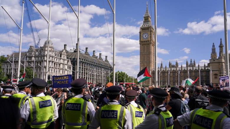 Βρετανία: Πάνω από 365 συλλήψεις διαδηλωτών για την απαγόρευση του «Palestine Action»