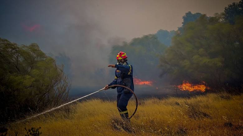 Μάχη με τις φλόγες σε Κεφαλονιά, Ζάκυνθο και Βόνιτσα – Εκκενώνονται πέντε χωριά