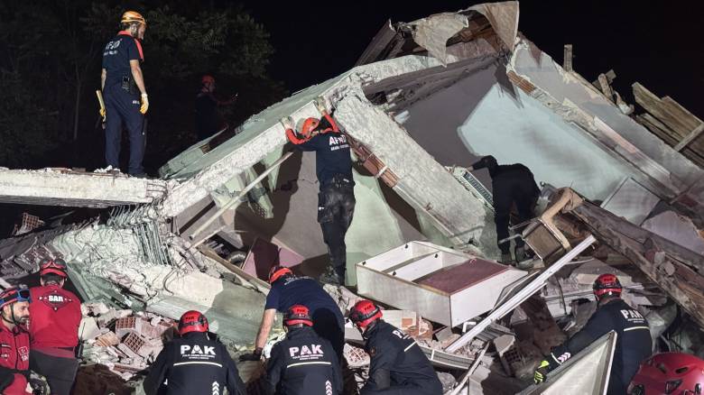 Τουρκία: Ένας νεκρός και 29 τραυματίες  από τον σεισμό των 6,1 Ρίχτερ - Κατέρρευσαν κτήρια
