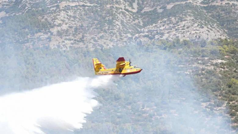 Φωτιά σε γεωργική έκταση στο Αγρίνιο - Επειχειρούν εναέρια και επίγεια μέσα