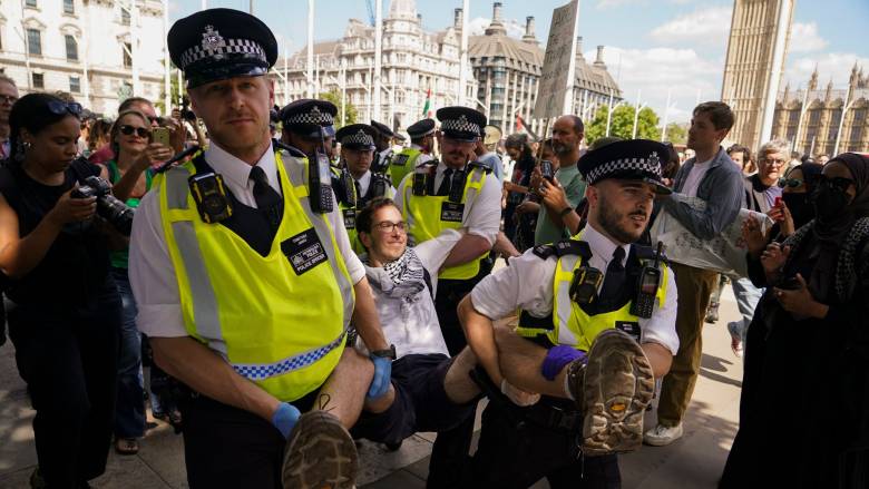 Τουλάχιστον 500 συλλήψεις σε κινητοποίηση υπέρ της Παλαιστίνης στο Λονδίνο