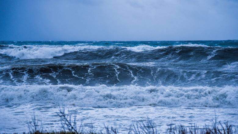 Καιρός Hot-Dry-Windy έως την Τετάρτη και μετά υποχωρούν τα μελτέμια μέχρι τον 15Αύγουστο