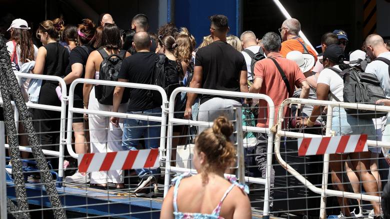 Γεμάτα αναχωρούν τα πλοία από τη Θεσσαλονίκη για Σποράδες και νησιά του Αιγαίου