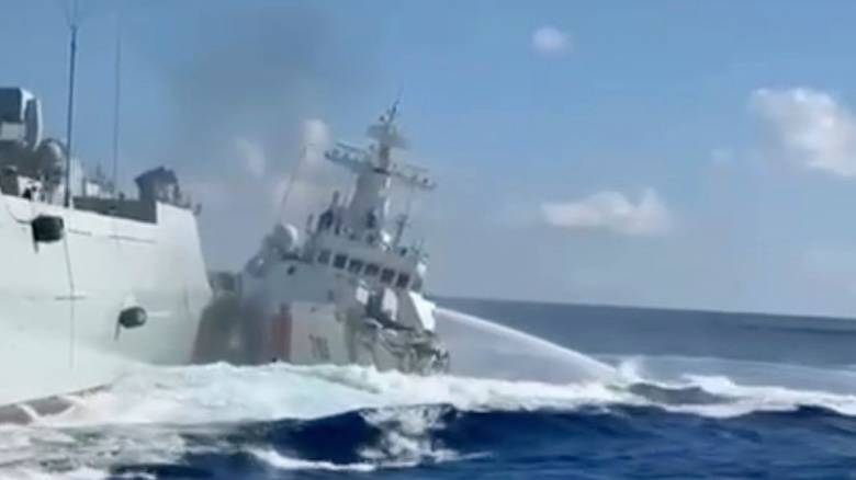 Κινεζικά πλοία συγκρούστηκαν ενώ καταδίωκαν σκάφος της Ακτοφυλακής των Φιλιππίνων