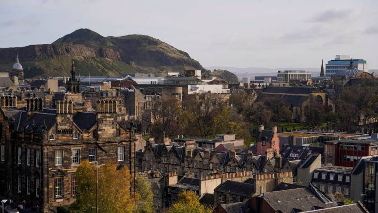 Πυρκαγιά στον εμβληματικό λόφο Arthur's Seat στο Εδιμβούργο