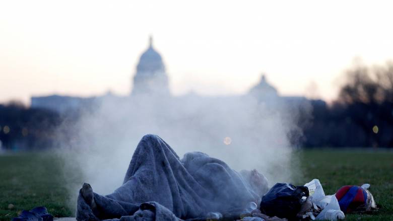 Ο Τραμπ απαιτεί από τους άστεγους να εγκαταλείψουν «άμεσα» την Ουάσινγκτον