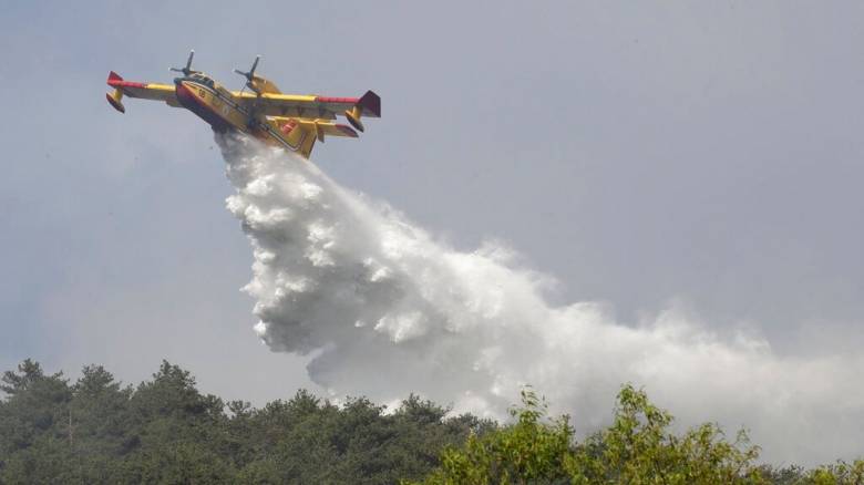 Πυρκαγιά στον Βεζούβιο: Μεγάλη κινητοποίηση της Πολιτικής Προστασίας - Νέες εκρήξεις από την Αίτνα